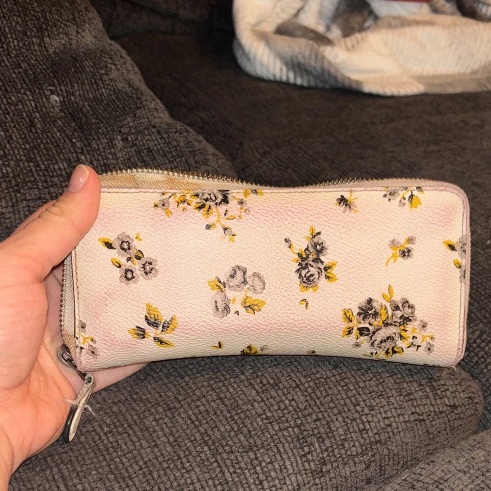 Coach Cream Floral Wallet - Picture 3 of 3